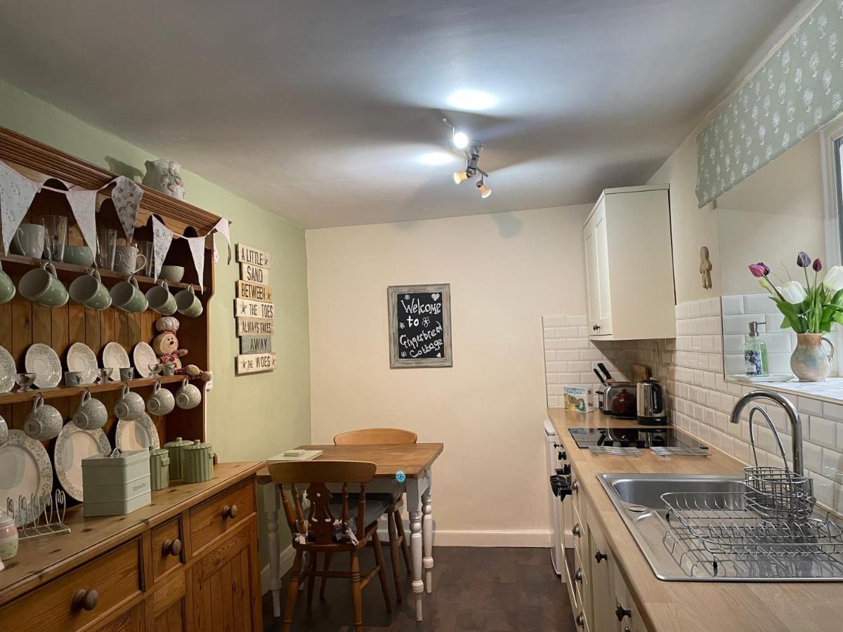 Chideock Gingerbread Cottage מראה חיצוני תמונה